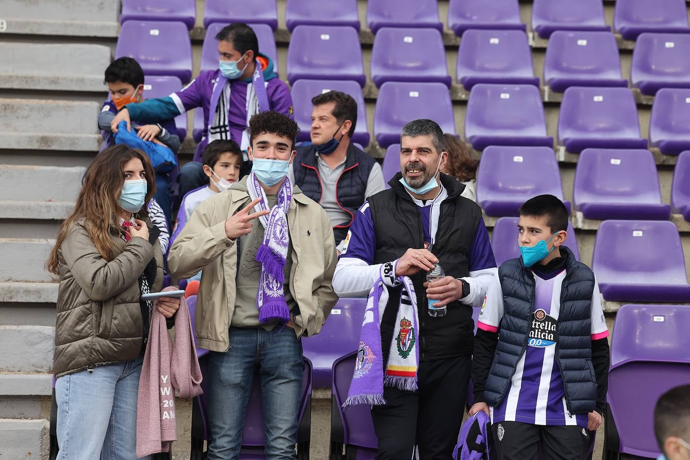 Fotos: Búscate en la grada del Zorrilla (I)