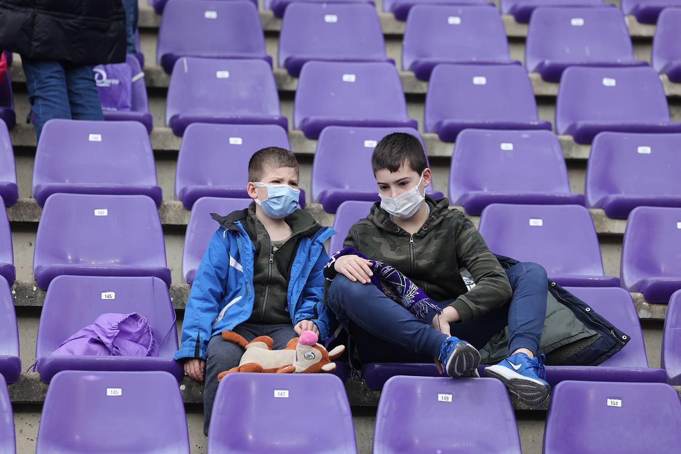 Fotos: Búscate en la grada del Zorrilla (I)