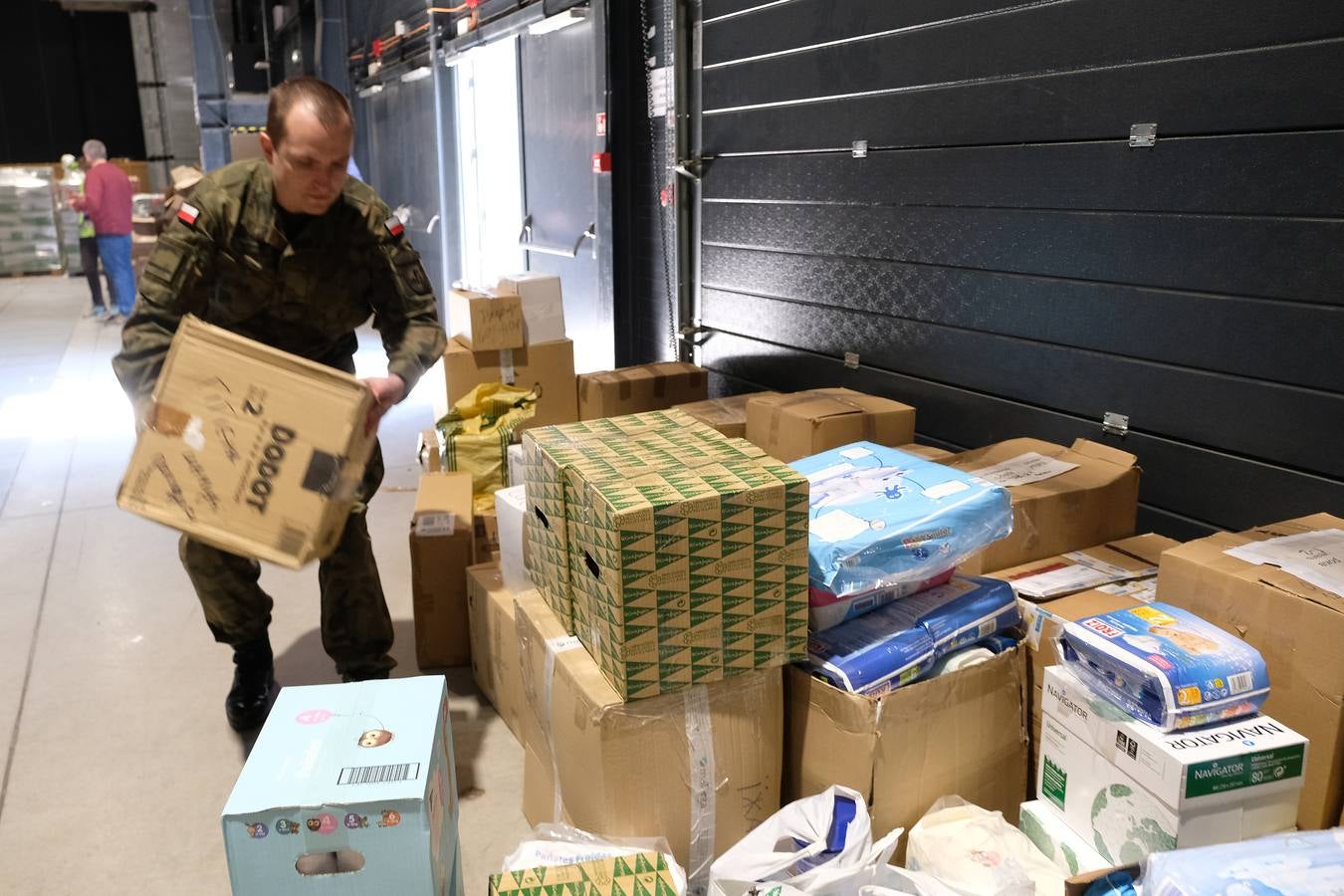 Fotos: Miles de refugiados duermen en las instalaciones de Varsovia
