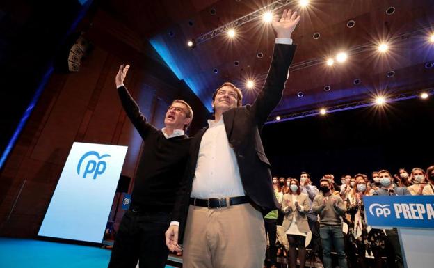 Núñez Feijóo y Fernández Mañueco, en el acto del PP en Valladolid.