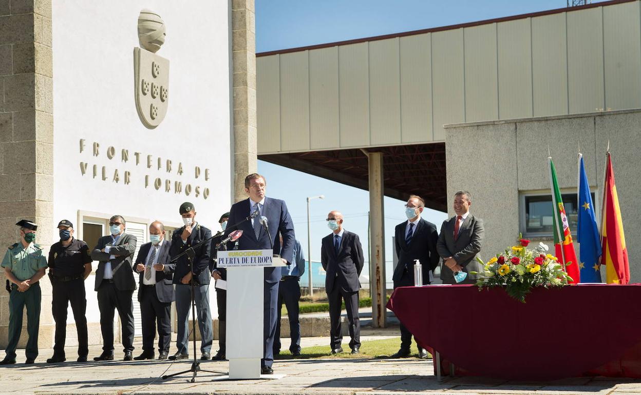 Los representantes de Ciudad Rodrigo, Fuentes de Oñoro, Almeida y Vilar Formoso durante la presentación de la Eurociudad.