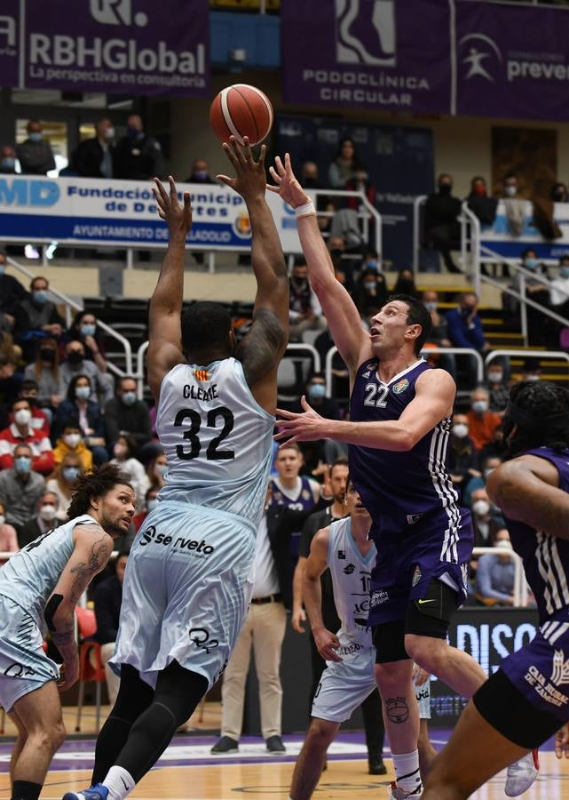 Fotos: El Real Valladolid Baloncesto renace tres derrotas después