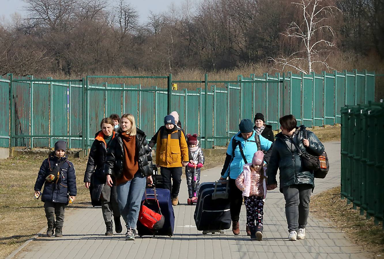 Refugiados ucranianos en la frontera entre Ucrania y Polonia.