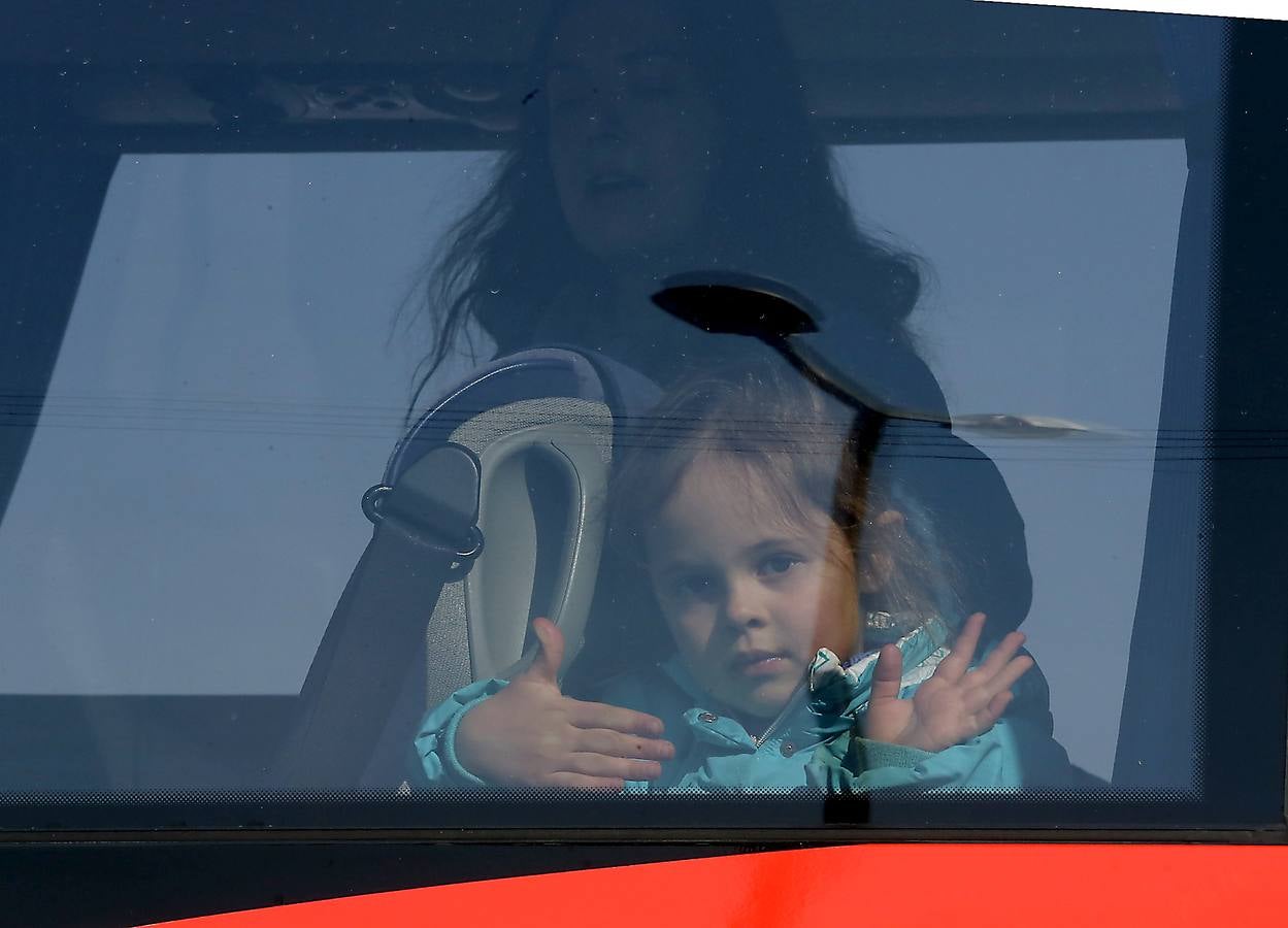 Refugiados ucranianos en la frontera entre Ucrania y Polonia.