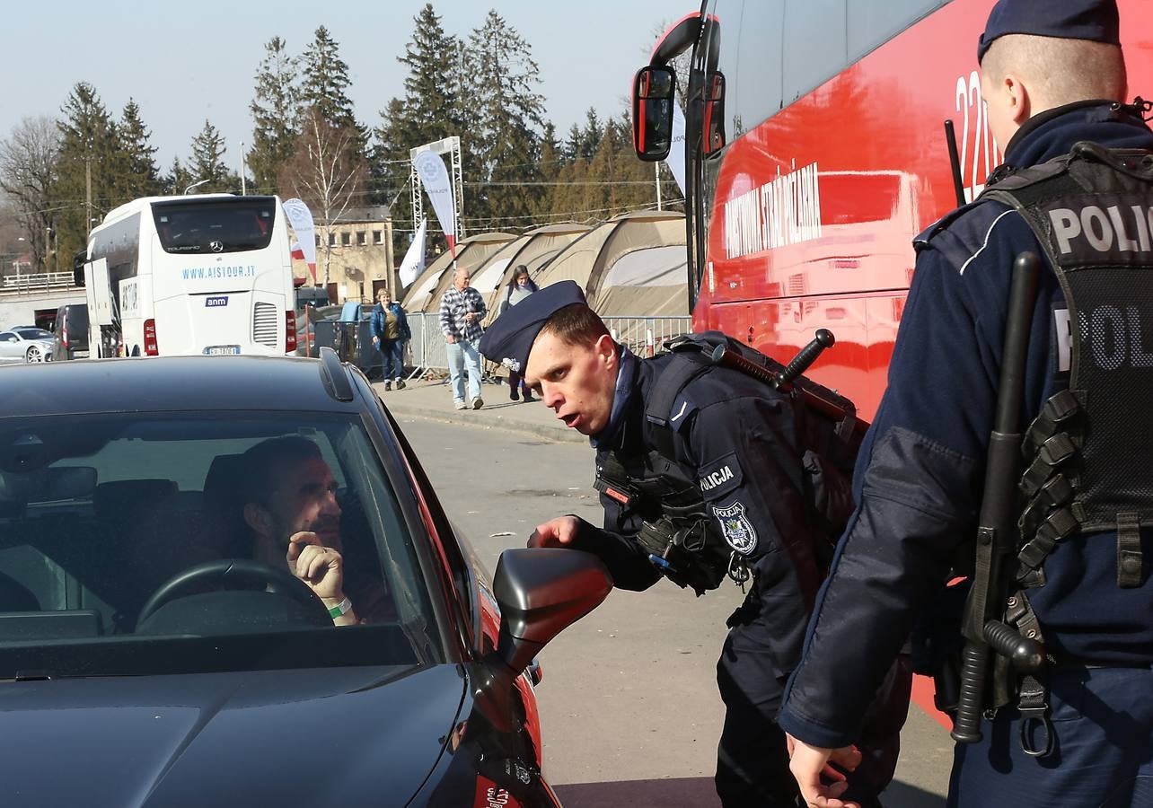 Refugiados ucranianos en la frontera entre Ucrania y Polonia.