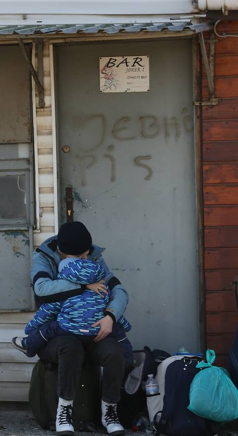 Refugiados ucranianos en la frontera entre Ucrania y Polonia.