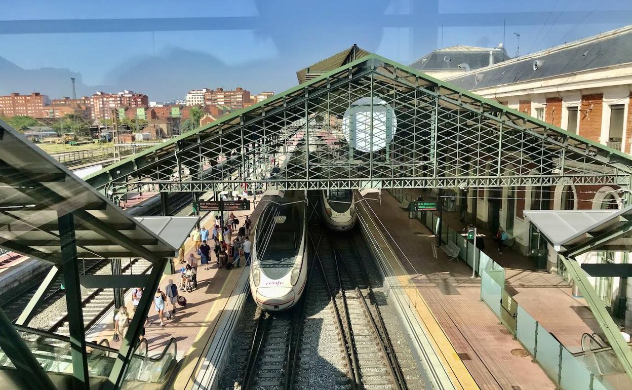 Trenes Ave, en la estación de Valladolid.