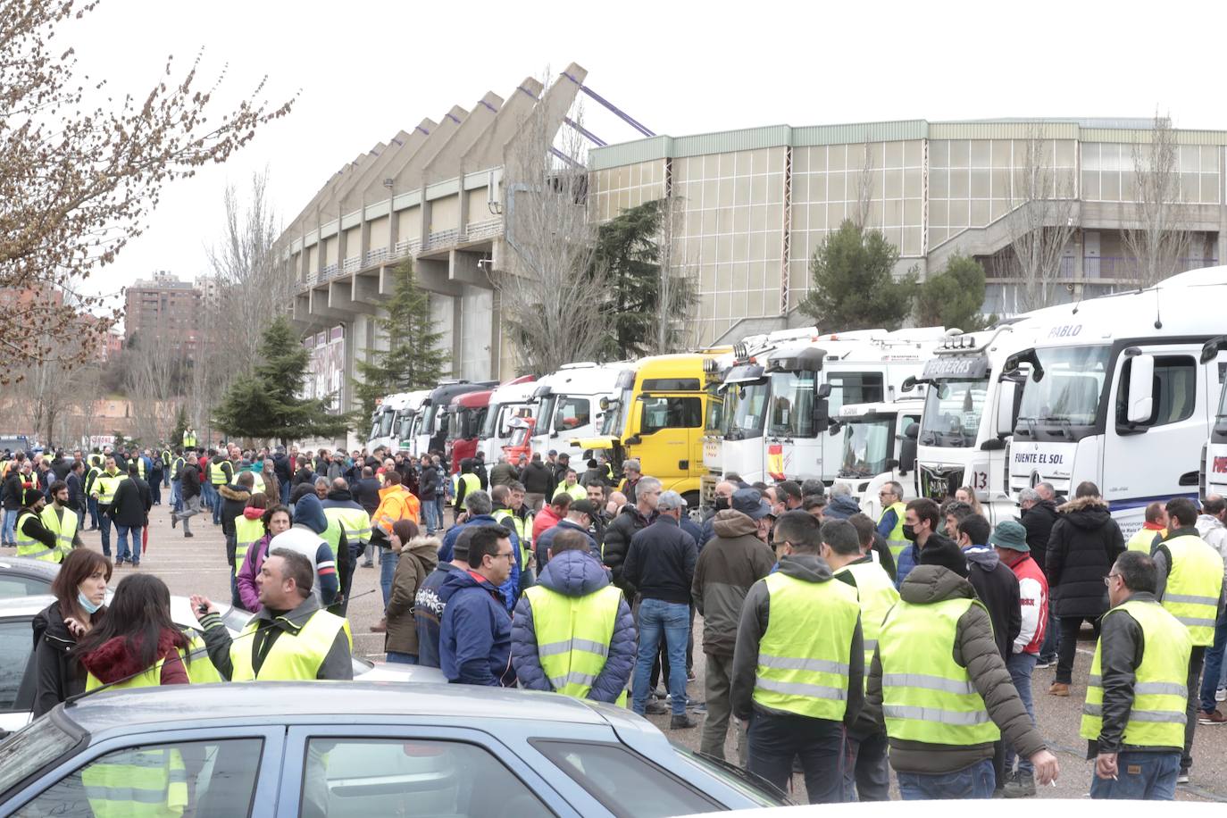 Fotos: Cientos de camiones circulan a escas velocidad por Valladolid