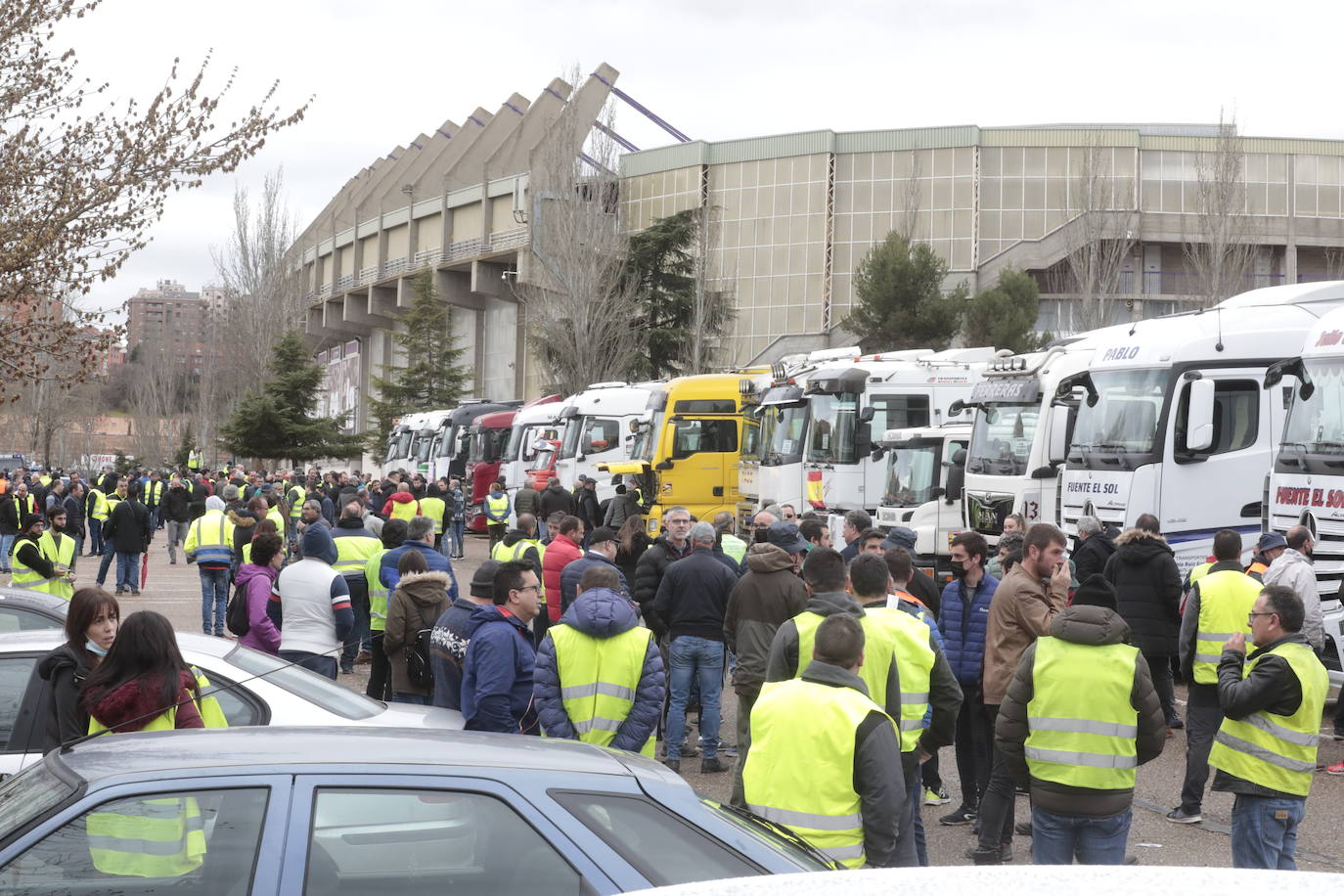 Fotos: Cientos de camiones circulan a escas velocidad por Valladolid