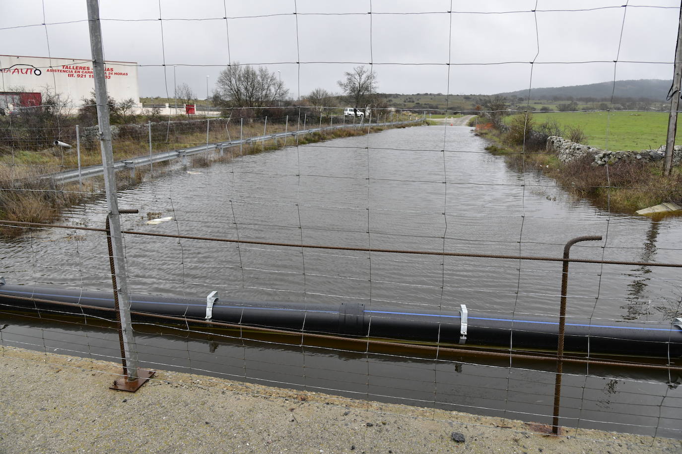 Poblemas provocados por las intensas lluvias en El Espinar.