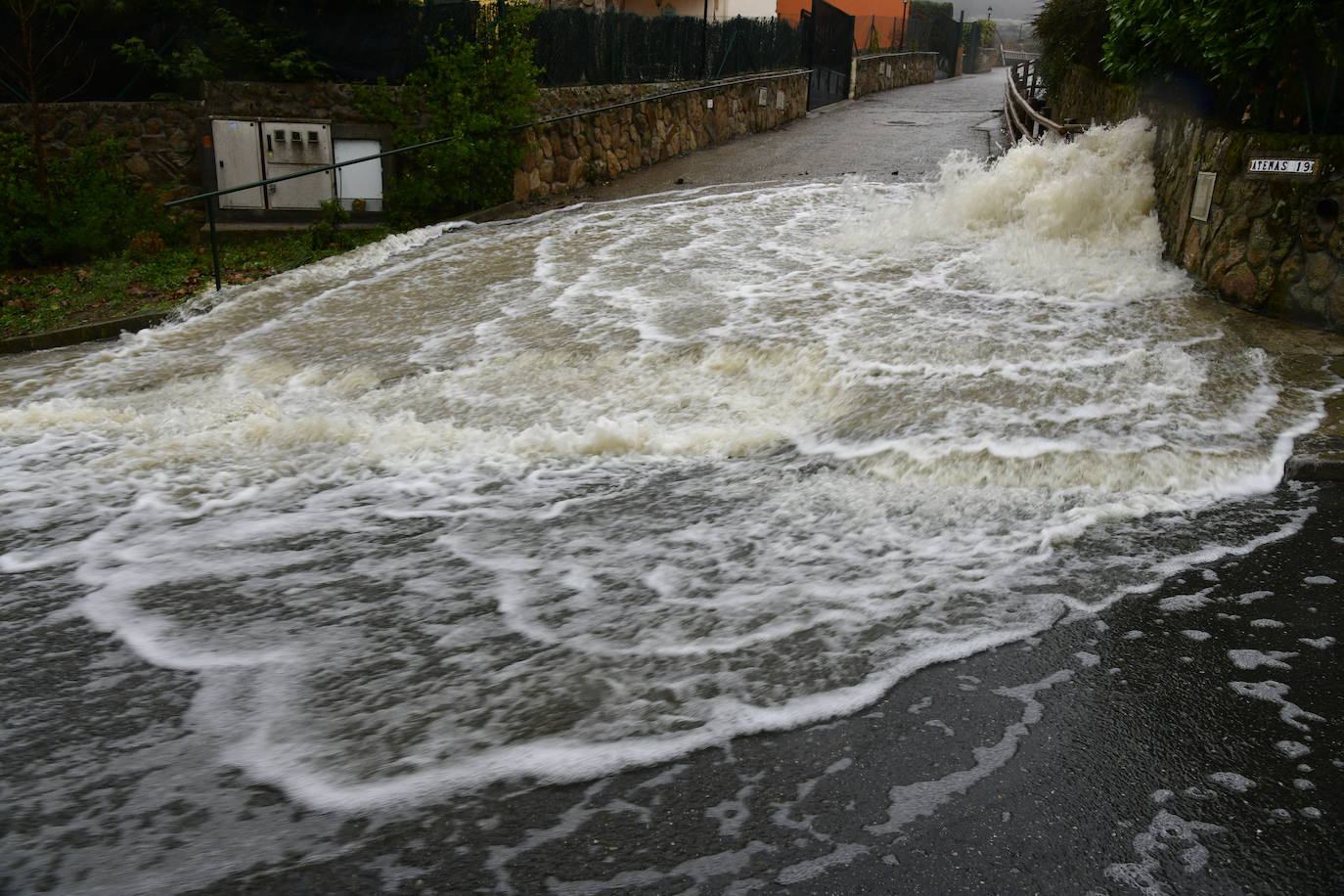 Poblemas provocados por las intensas lluvias en El Espinar.