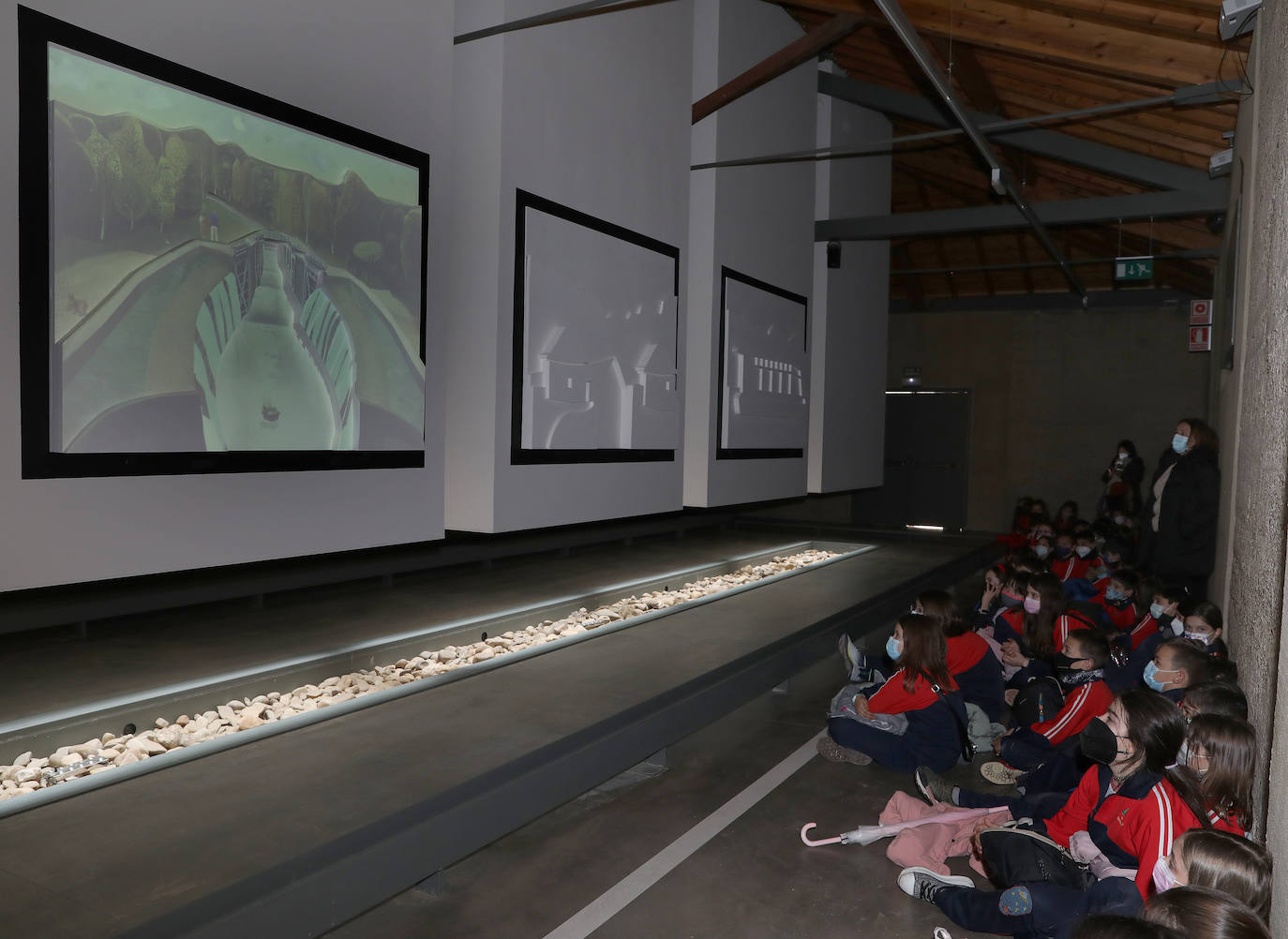 Más de 500 escolares celebran el Día Mundial del Agua con una visita al museo de la Dársena