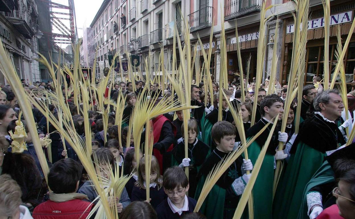 Procesión del Domingo de Ramos en la calle Platerías el año 2018. 