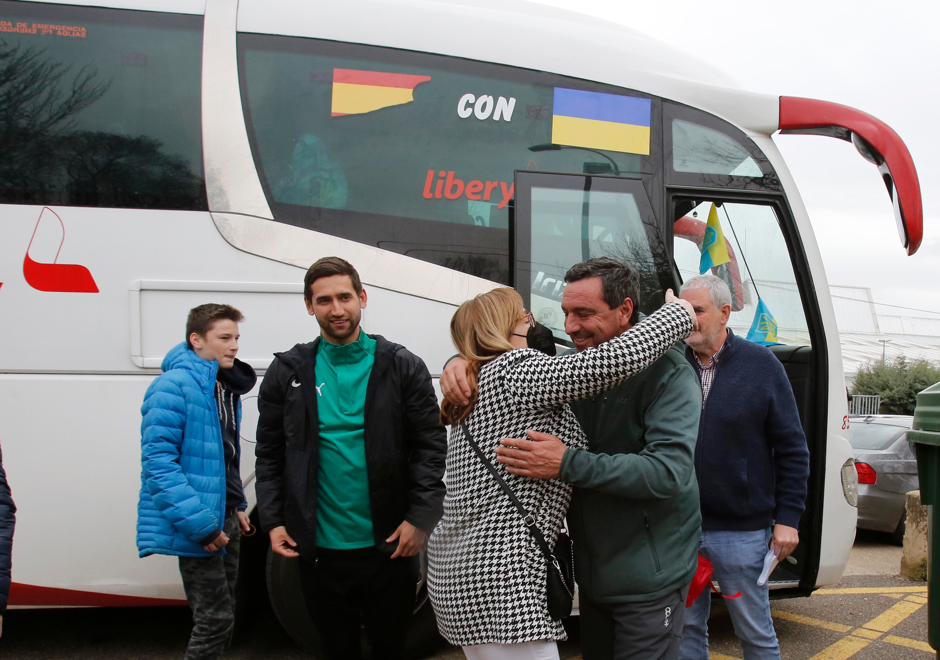 Fotos: Empresarios del polígono de Palencia traen a 46 ucranianos