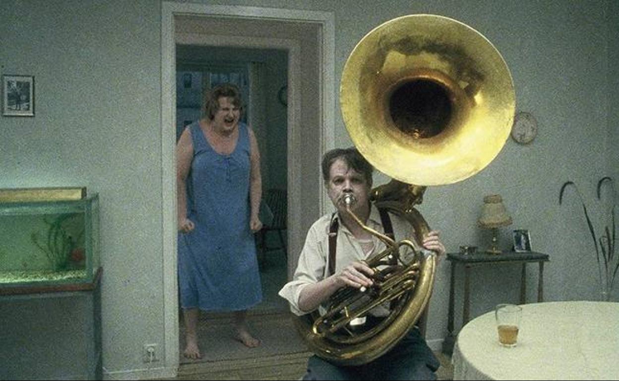 Fotograma de 'Du levande', estrenada en España como 'La comedia de la vida'.