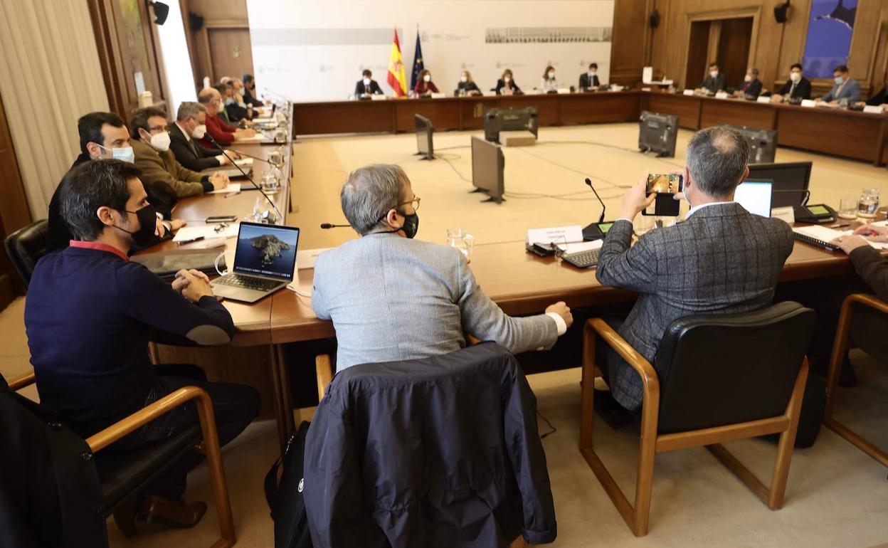 Reunión entre el Gobierno y el departamento de Mercancías del Comité Nacional de Transporte por Carretera (CNTC), en el Ministerio de Transportes, Movilidad y Agenda Urbana.