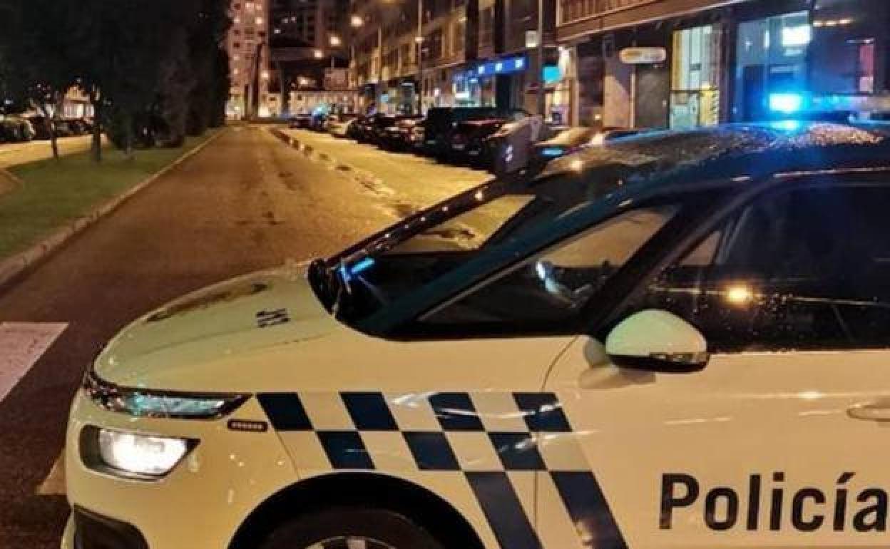 Imagen de archivo de un vehículo de la Policía Local de Burgos.