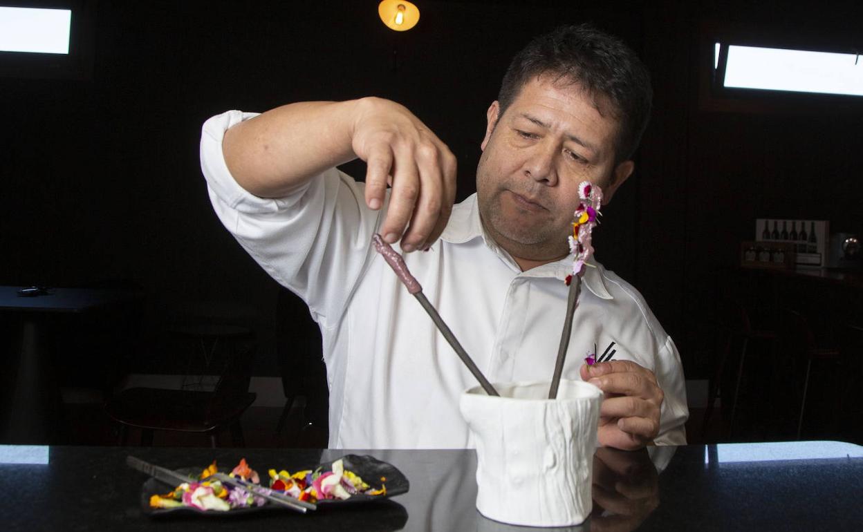 El chef Víctor Gutiérrez en Taller Arzuaga. 