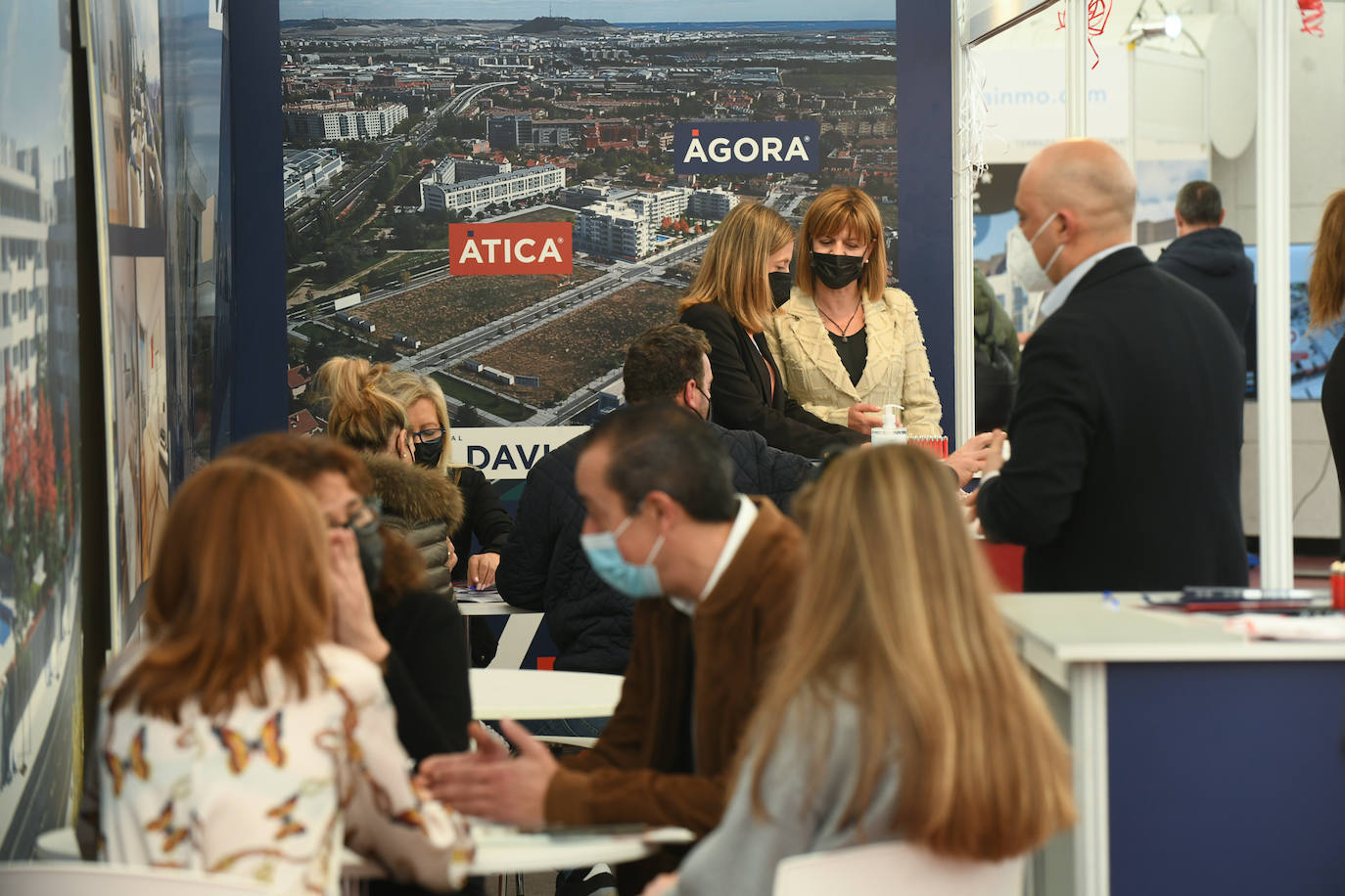 Fotos: Jornada del sábado en la Feria Inmobiliaria de Primavera de Valladolid (FIVA) 2022 (1 de 2)