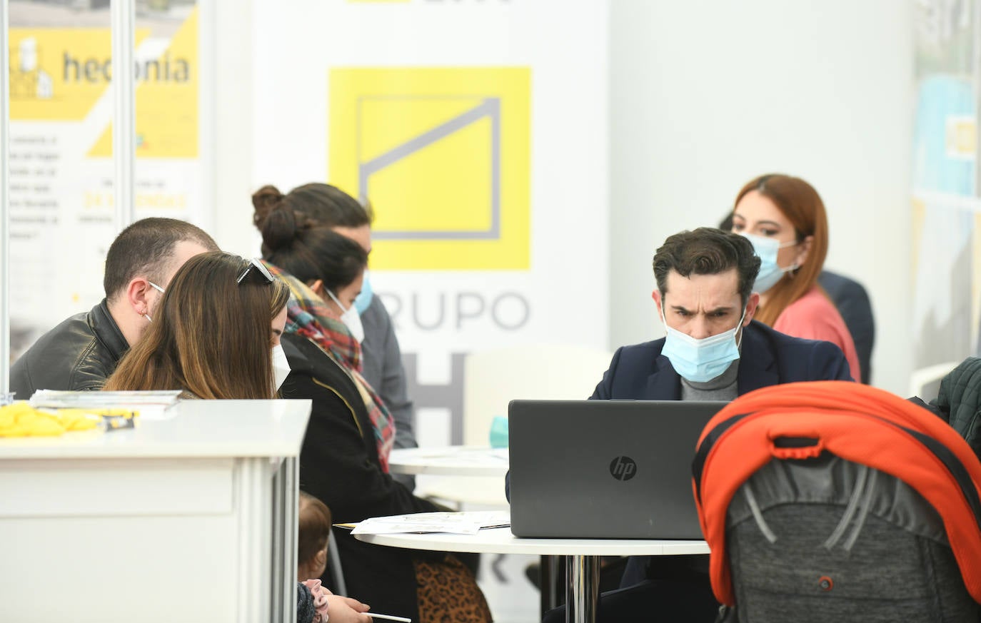 Fotos: Jornada del sábado en la Feria Inmobiliaria de Primavera de Valladolid (FIVA) 2022 (1 de 2)