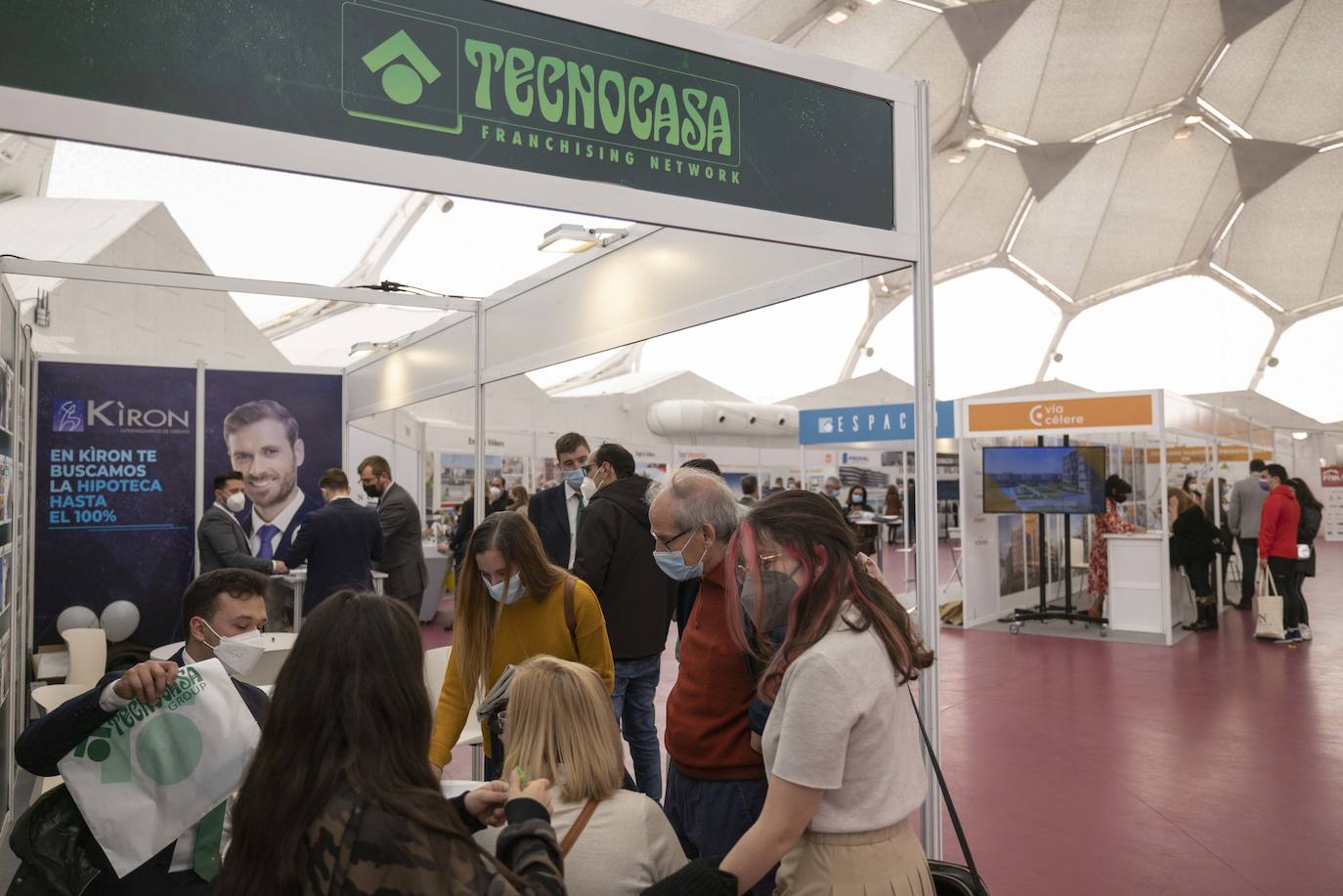 Fotos: Jornada del sábado en la Feria Inmobiliaria de Primavera de Valladolid (FIVA) 2022 (1 de 2)