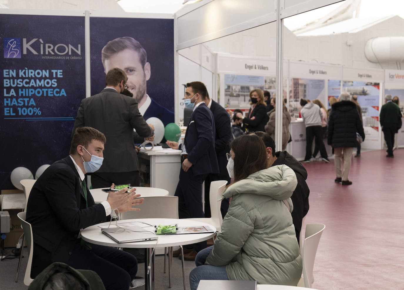 Fotos: Jornada del sábado en la Feria Inmobiliaria de Primavera de Valladolid (FIVA) 2022 (1 de 2)