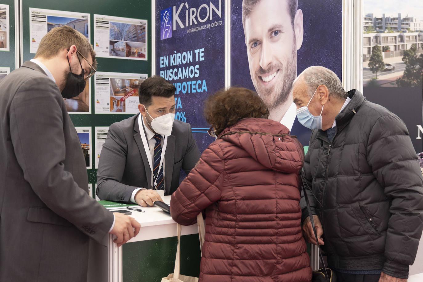Fotos: Jornada del sábado en la Feria Inmobiliaria de Primavera de Valladolid (FIVA) 2022 (2 de 2)
