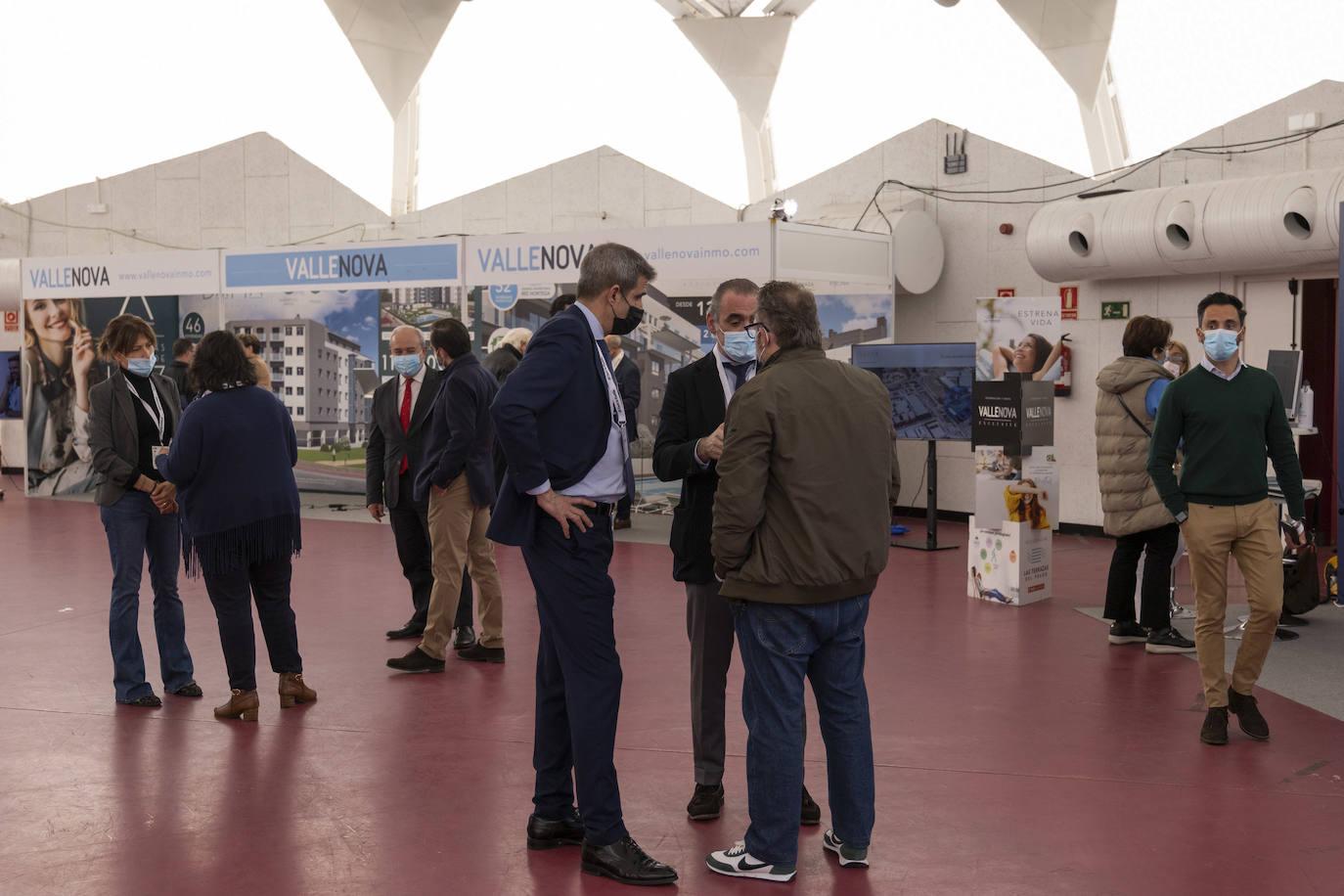 Fotos: Jornada del sábado en la Feria Inmobiliaria de Primavera de Valladolid (FIVA) 2022 (2 de 2)