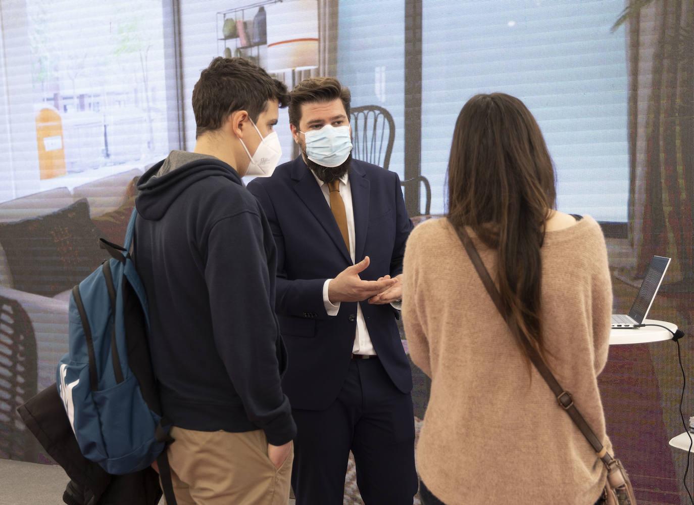 Fotos: Jornada del sábado en la Feria Inmobiliaria de Primavera de Valladolid (FIVA) 2022 (2 de 2)