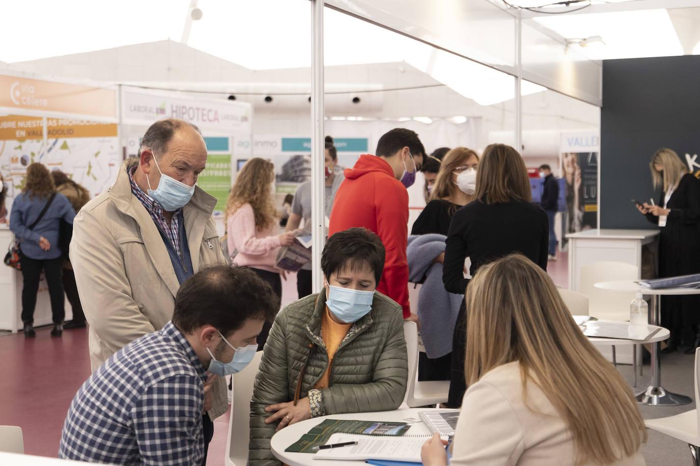 Fotos: Jornada del sábado en la Feria Inmobiliaria de Primavera de Valladolid (FIVA) 2022 (2 de 2)