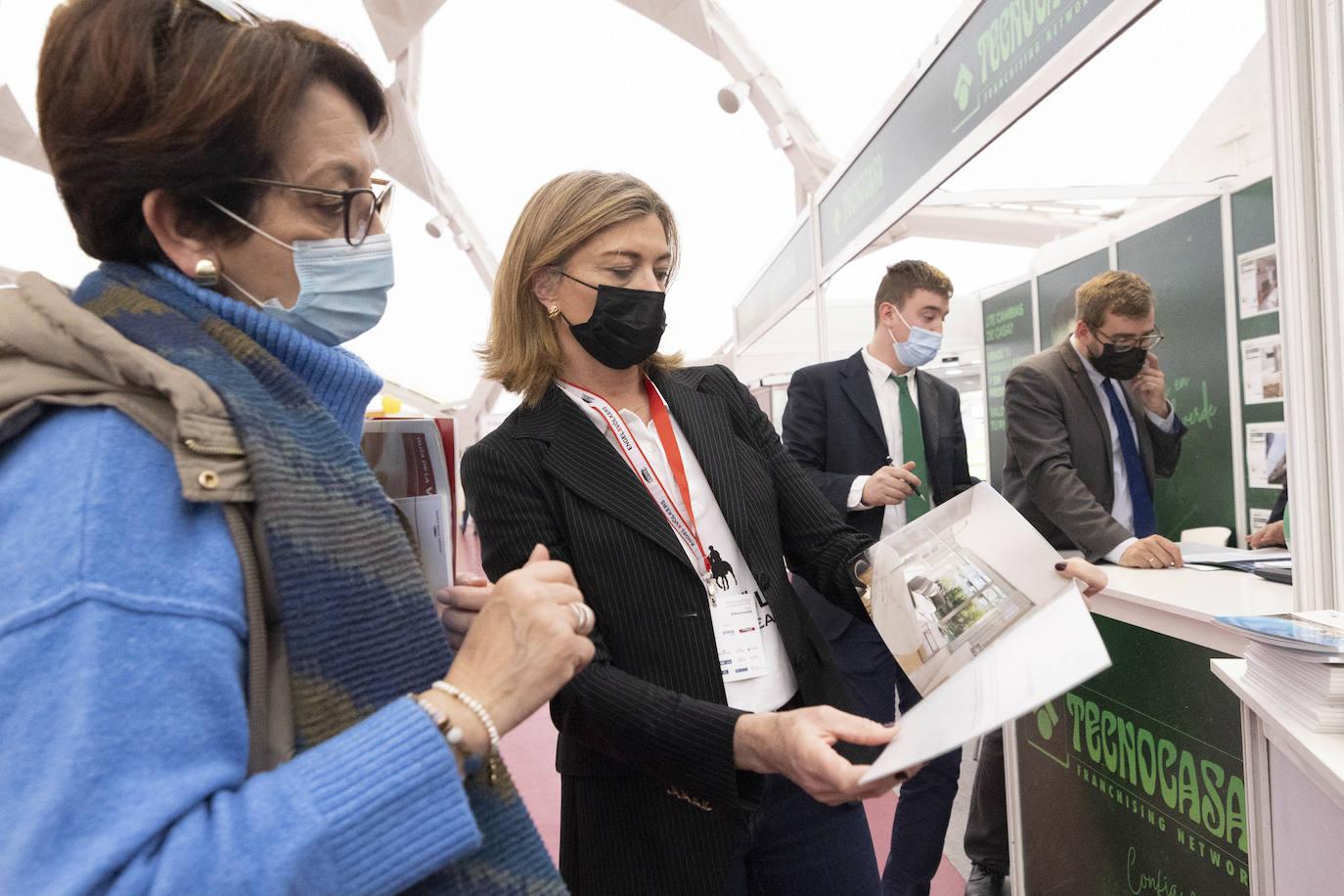 Fotos: Jornada del sábado en la Feria Inmobiliaria de Primavera de Valladolid (FIVA) 2022 (2 de 2)