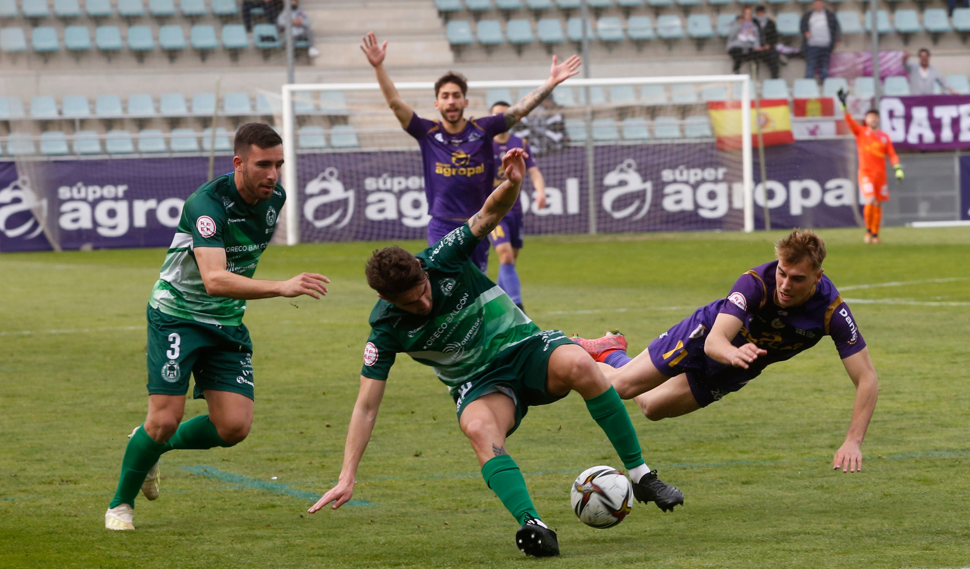 Palencia Cristo Atlético 1 - 1 CD Arenteiro