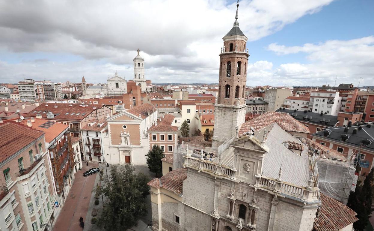 Obras de reparación de la fachada y la cubierta en la parroquia del Santísimo Salvador. 