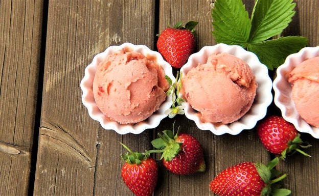 Helado de fresa para primavera