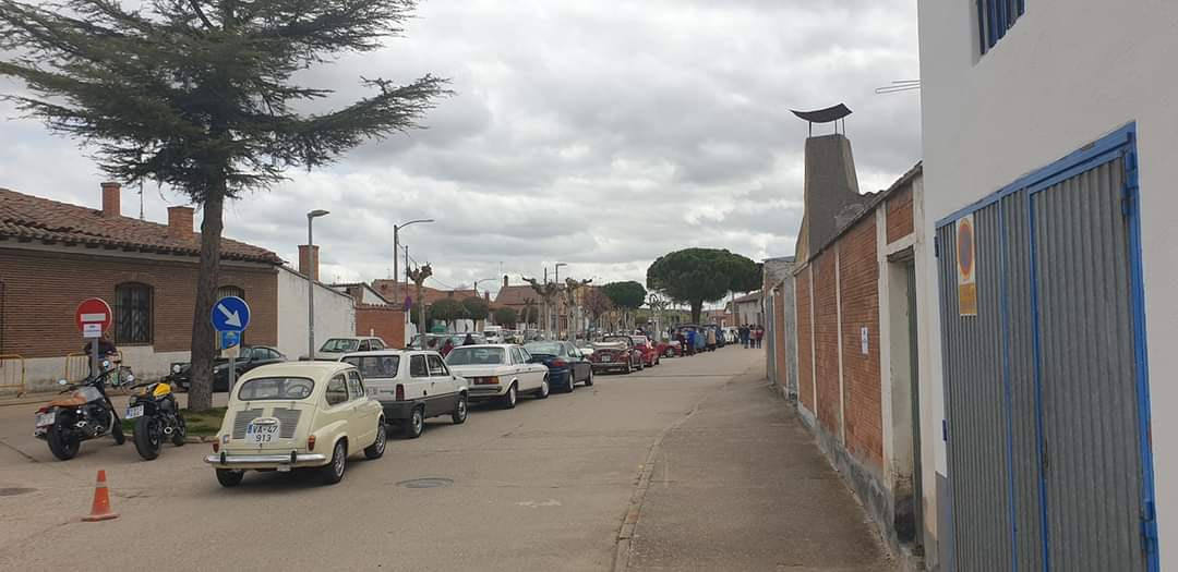 Fotos: Cien vehículos clásicos recorren las calles de La Seca