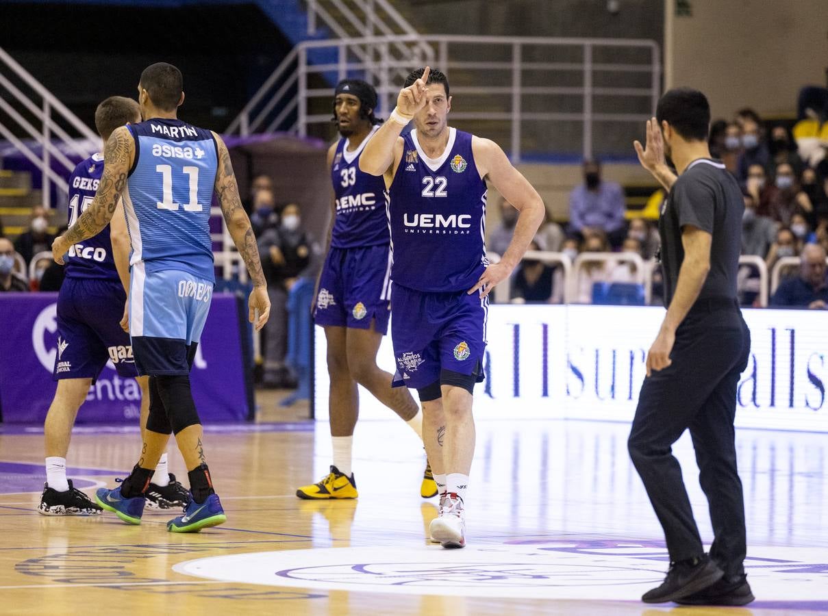 Fotos: Derrota del UEMC ante el Estudiantes (62-66)