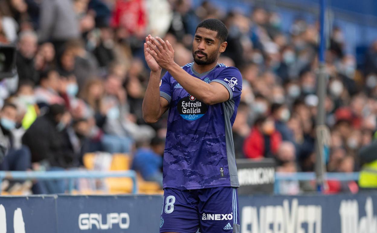 Janko aplaude durante el partido del Real Valladolid ante el Alcorcón. 