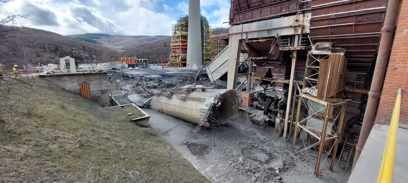 Fotos: La Térmica de Velilla del Río Carrión va desapareciendo poco a poco