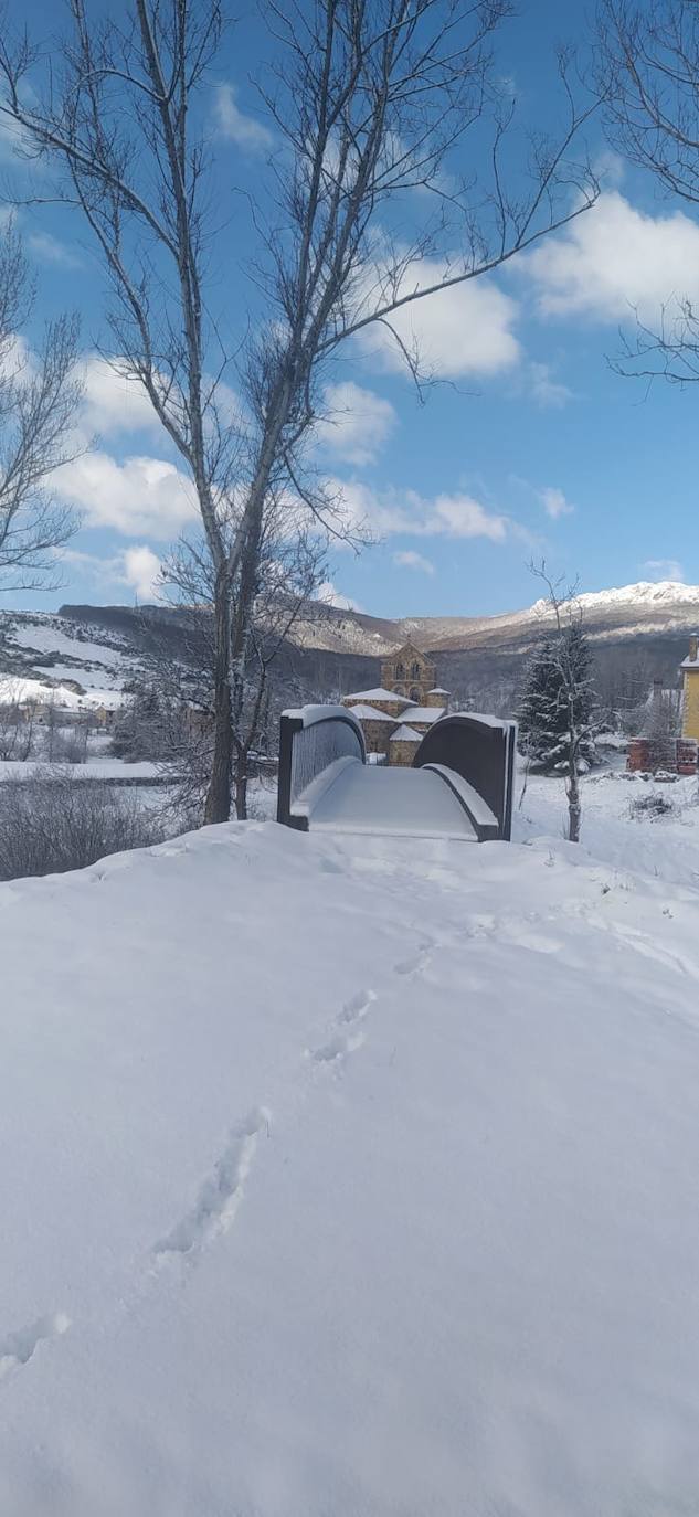 Fotos: La nieve cubre la Montaña Palentina en abril