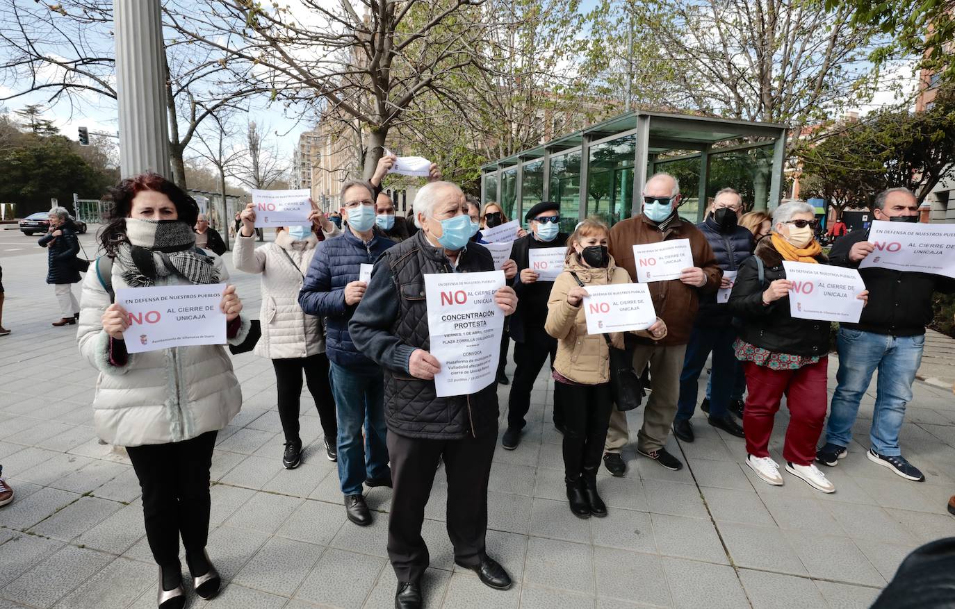 Fotos: Doce ayuntamientos de Valladolid protestan contra el cierre de oficinas de Unicaja