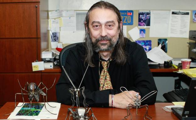 Adolfo García-Sastre en su despacho del Hospital Mount Sinai de Nueva York. 