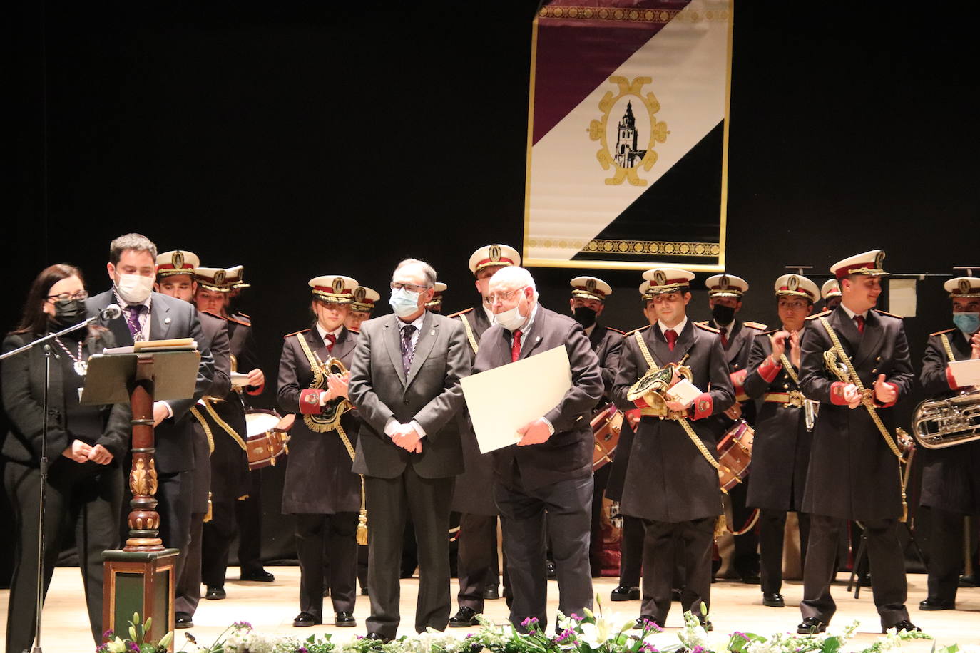 Fotos: Medina de Rioseco homenajea a los cofrades que cumplen más de 50 años en su hermandad