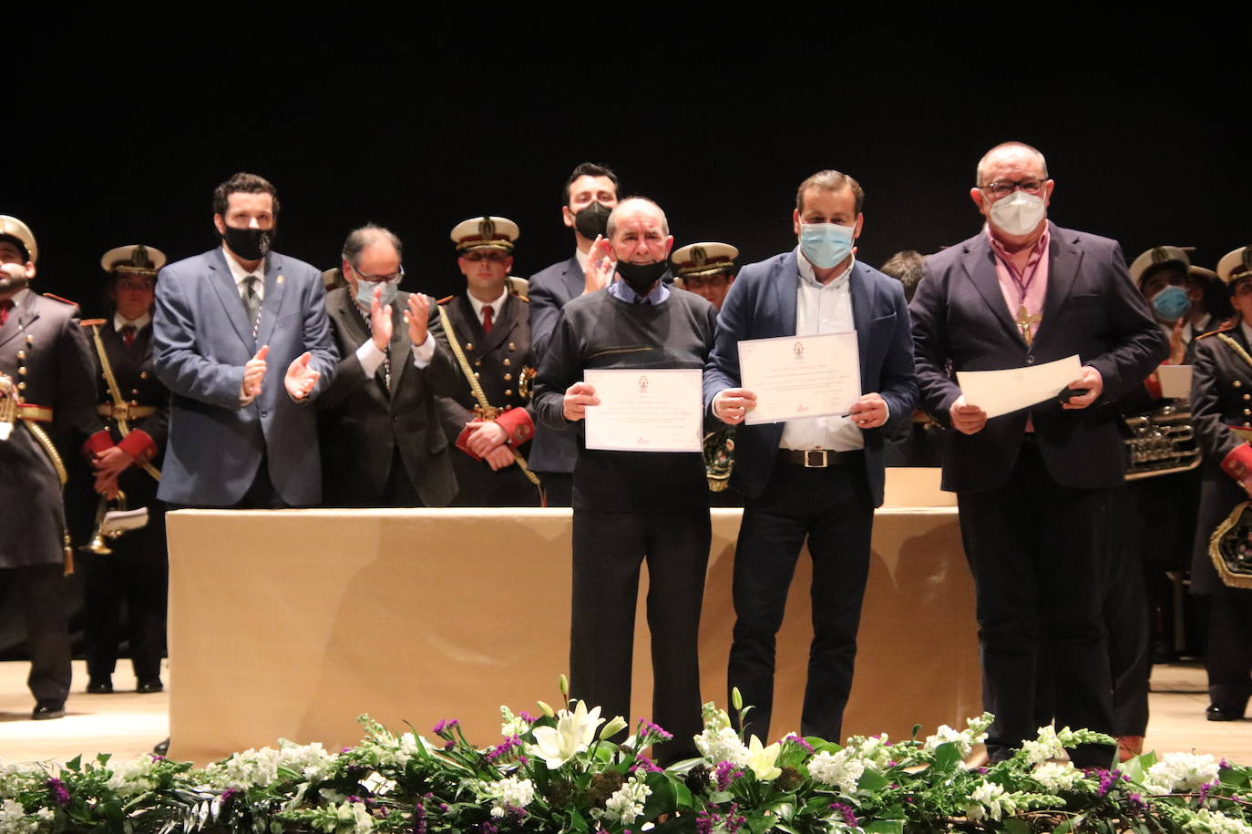 Fotos: Medina de Rioseco homenajea a los cofrades que cumplen más de 50 años en su hermandad