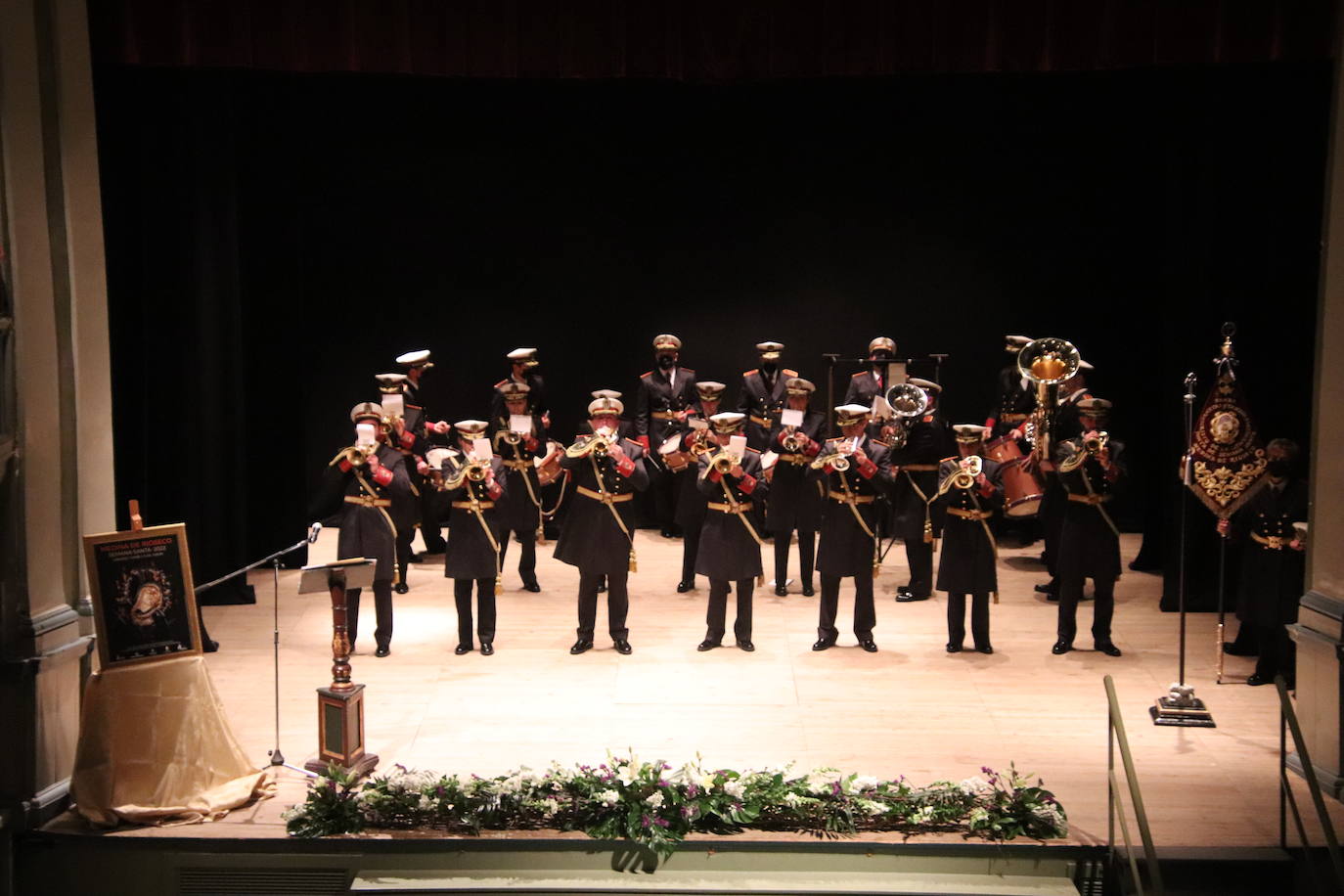 Fotos: Medina de Rioseco homenajea a los cofrades que cumplen más de 50 años en su hermandad