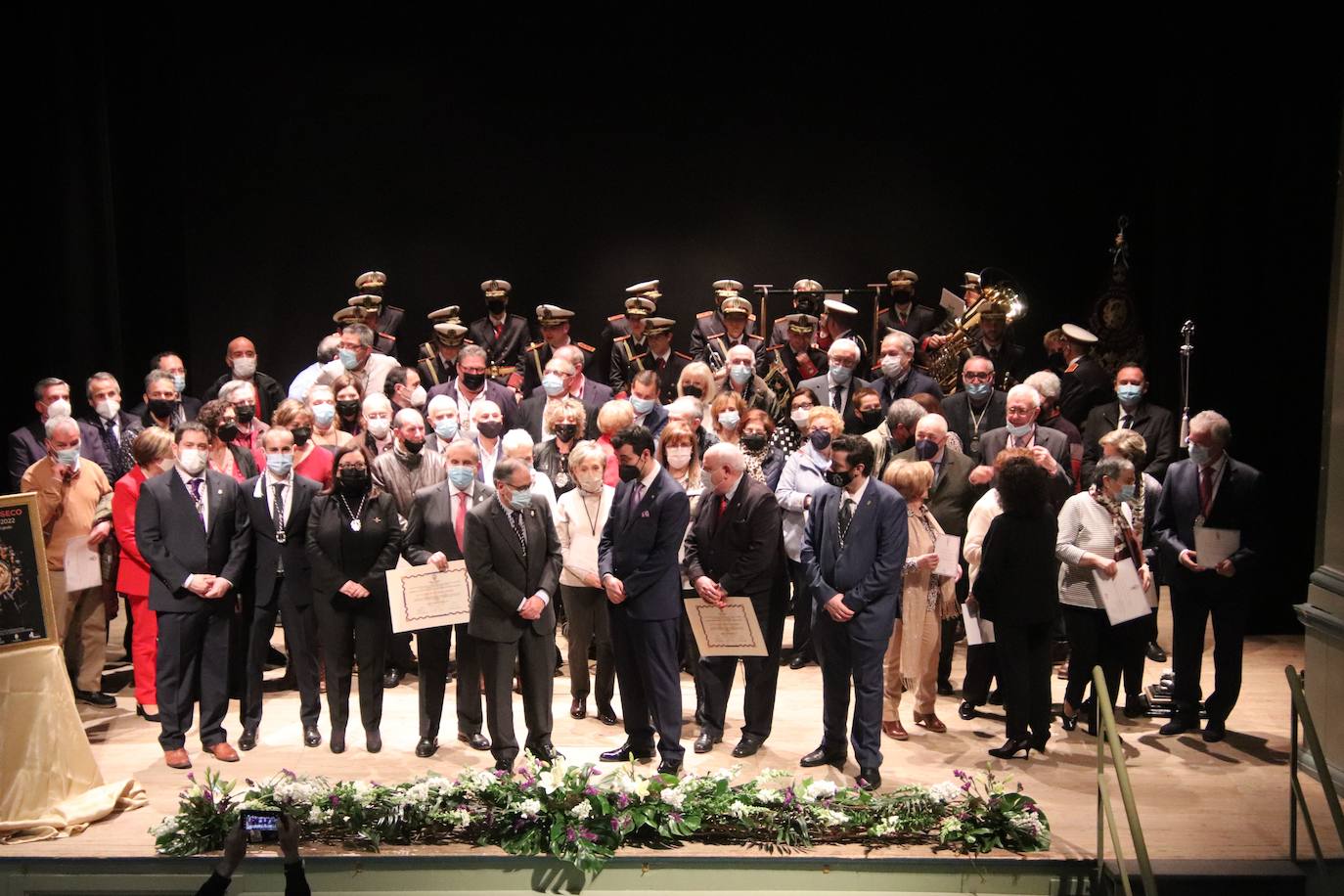 Fotos: Medina de Rioseco homenajea a los cofrades que cumplen más de 50 años en su hermandad