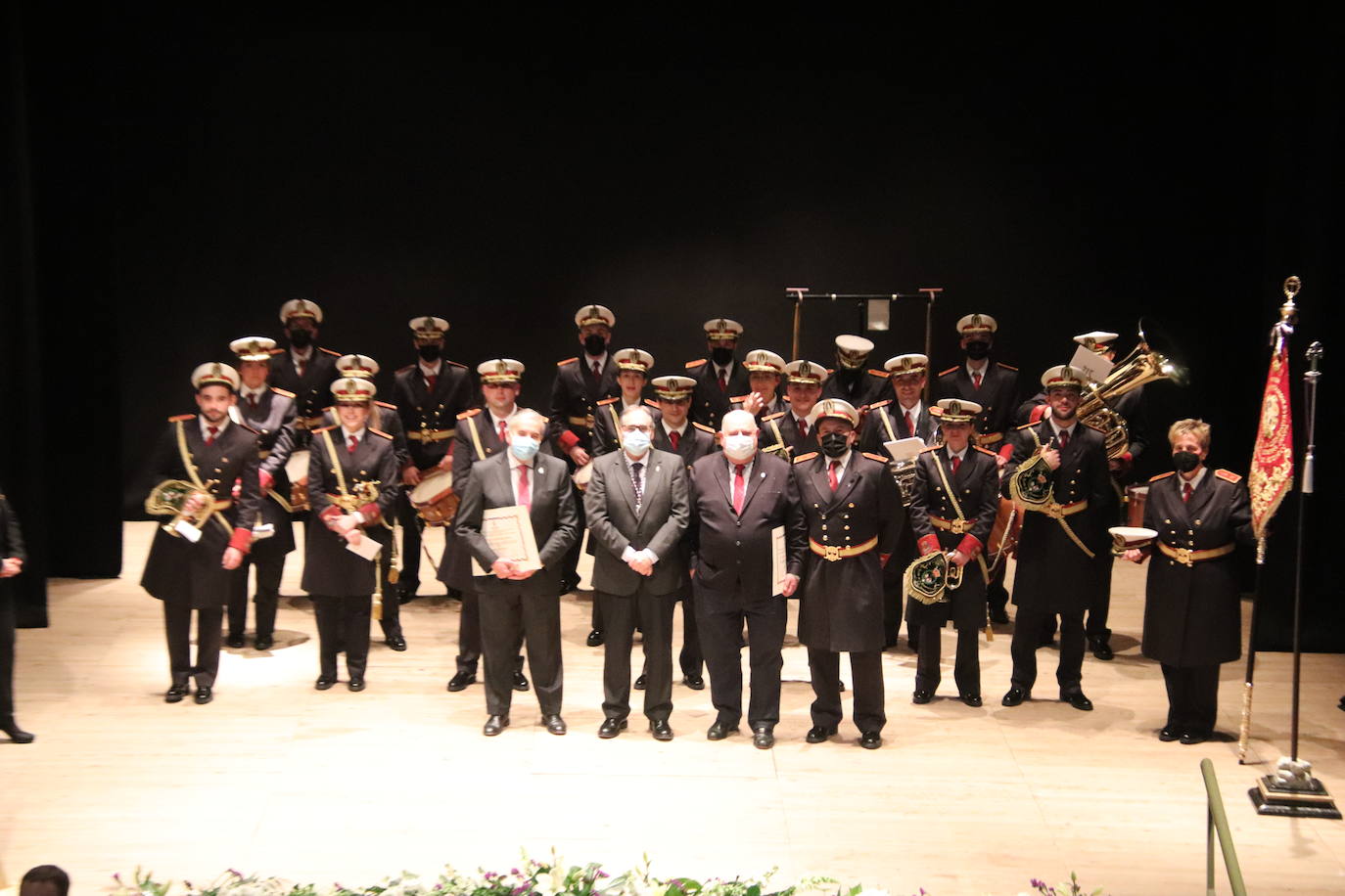 Fotos: Medina de Rioseco homenajea a los cofrades que cumplen más de 50 años en su hermandad