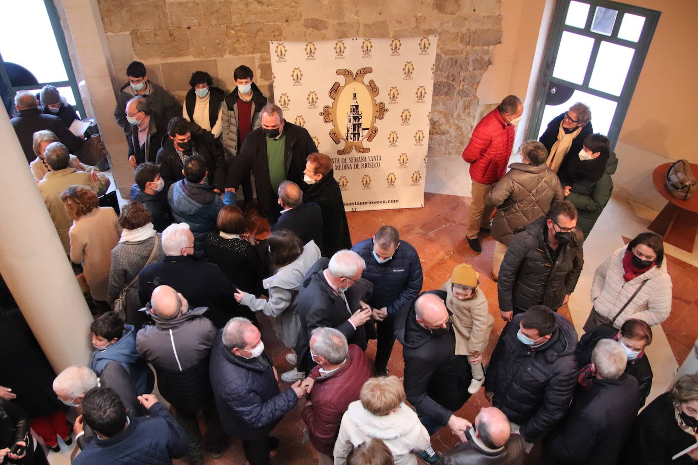 Fotos: Medina de Rioseco homenajea a los cofrades que cumplen más de 50 años en su hermandad