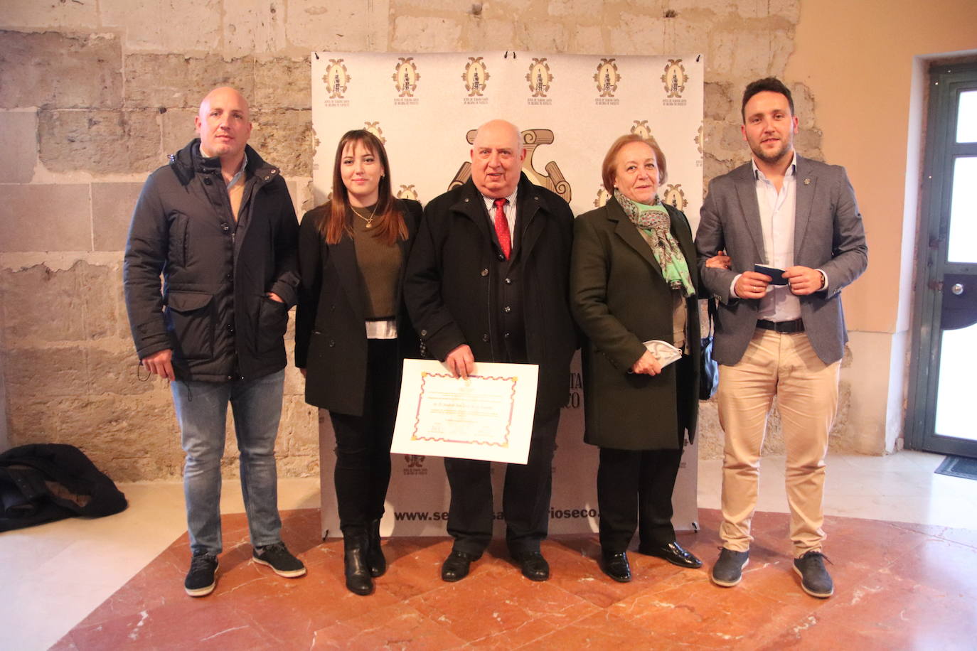 Fotos: Medina de Rioseco homenajea a los cofrades que cumplen más de 50 años en su hermandad