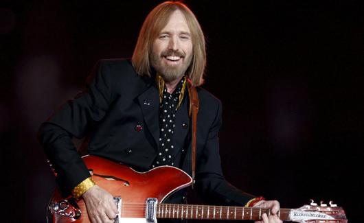 El desaparecido Tom Petty durante su actuación en la Superbowl en 2008.