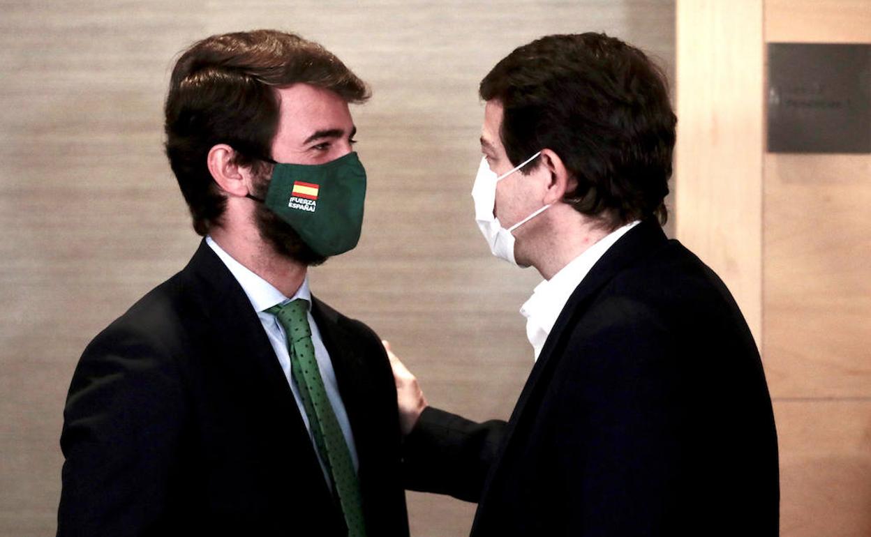 García-Gallardo y Fernández Mañueco el pasado 10 de marzo, cuando se constituyeron Las Cortes. 